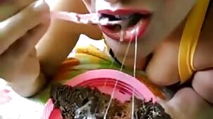 નાના સ્તનો સાથે શ્યામા છોકરી કેમેરા સામે blowjob આપે ઇંગ્લીશ સેકસી વીડીયા છે.