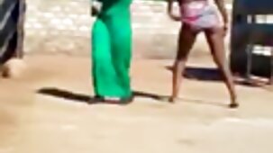 Busty સેકસી વીડીયો હિન્દી છોકરી એક બઝ સાથે ભીનું pussy caresses.